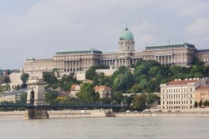3-Hour Orientation Walking Tour of Buda and Pest - Meeting at Saint Stephen’s Basilica: your hub for the walk