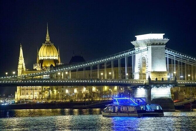 4 Course Dinner Cruise with Operetta, Folk Show and Welcome Drink - The 4-Course Dinner: Good Choices, Real Expectations