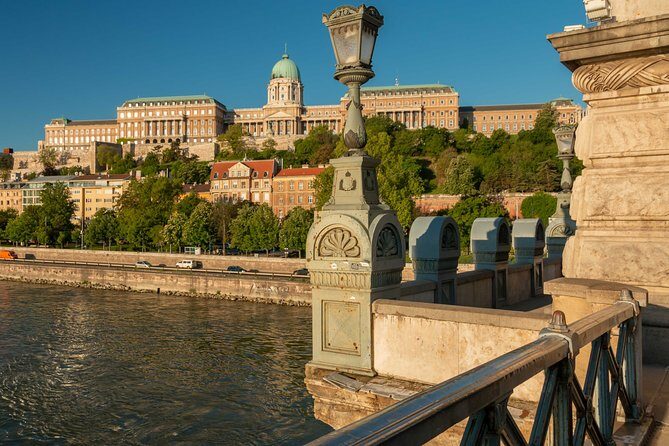 4 hours long private minivan tour in Budapest - Vajdahunyad Castle and the Szechenyi Baths area: two different kinds of Budapest