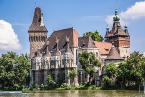 4 hours long private walking tour in Budapest - Heroes’ Square and Andrássy Avenue: The Big Budapest Photo Route
