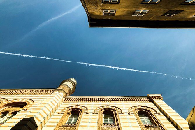 A Journey through Jewish Budapest - Walking Tour - Inside the Dohány complex: Temple of Heroes, museum, and memorial park