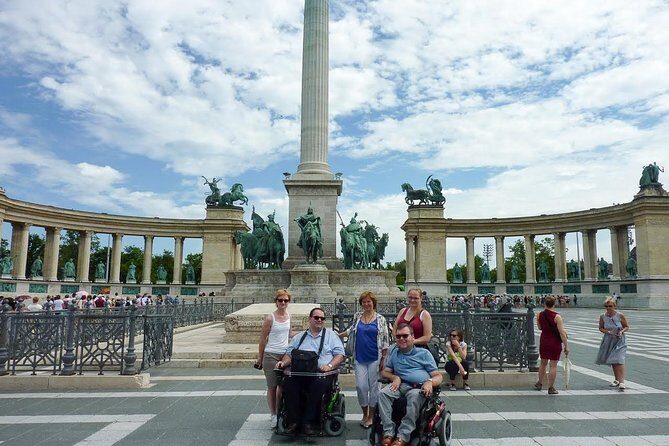 Accessible Budapest Tour - Stop 4: Sándor Palace and the Presidential Guards Moment