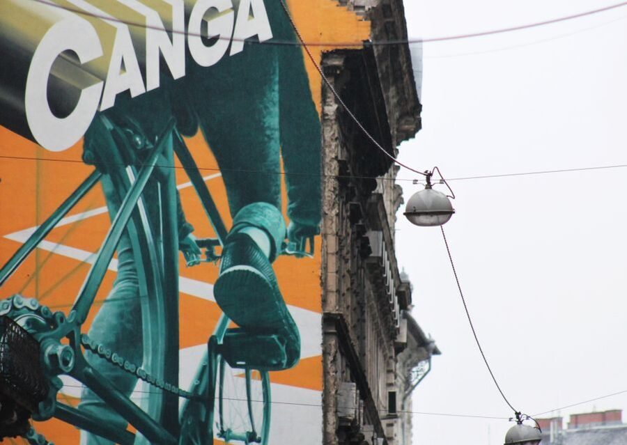 Alternative Budapest Walking Tour - Ruin bars and creative courtyards: where Szimpla Kert fits