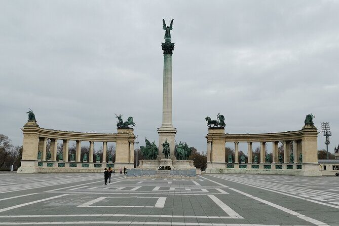 Best Historical Sights of Budapest Tour - Hero’s Square: A Quick History Lesson in Monument Form