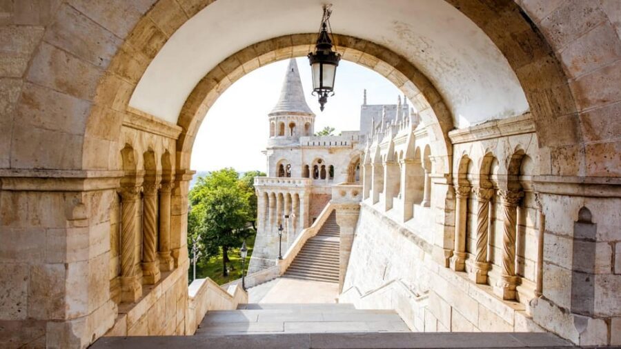 Best of Budapest: Private Walking Tour with a Local - Jewish Quarter Highlights: Great Synagogue and a Real-World Moment