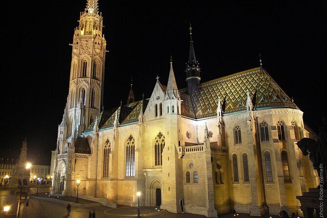 BloodThirsty Hungary - Castle District - Fountain of King Matthias: quick photo time with a sharper legend