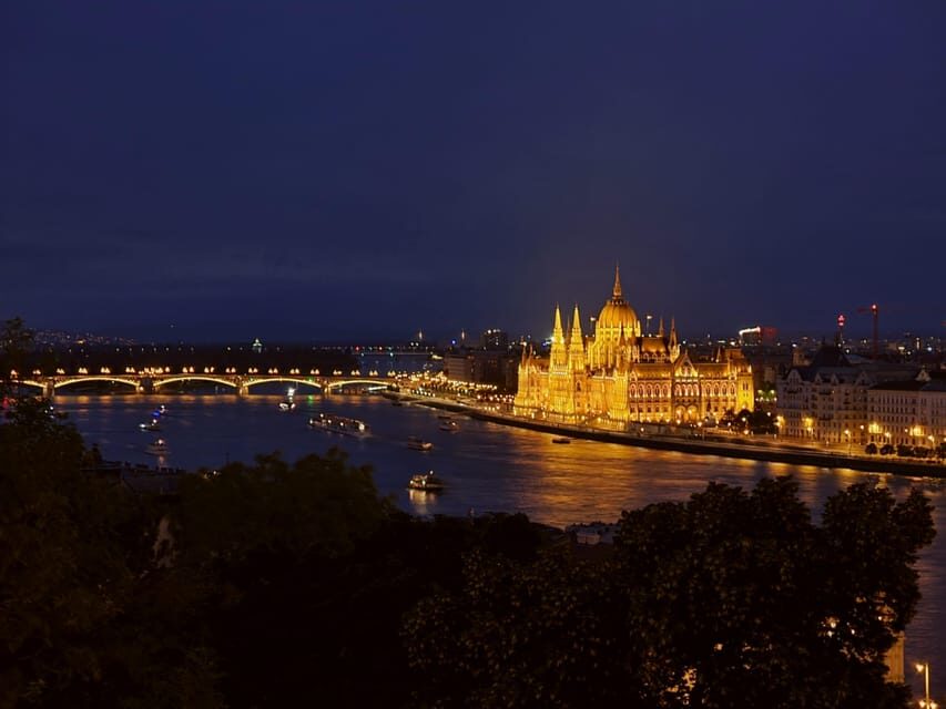 BloodThirsty Hungary: Walking tour & Dark Historical Stories - The Actor-Guide Experience: Costumes, Humor, and True-Tone Stories