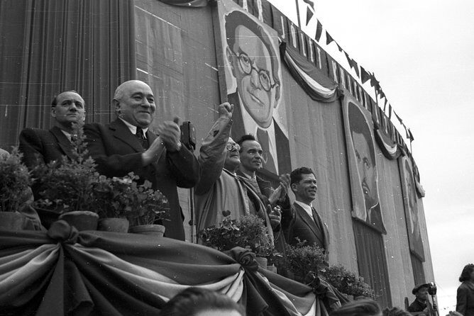 Born Under The Red Star - The History of Communism in Hungary - Private Tour - Stop 4: Szabadság tér and Liberty Square’s competing memorials