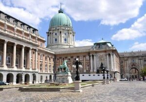Buda Castle Private Walking Tour: A Kingdom of Many Nations - The 3-hour walking loop: how the route actually feels