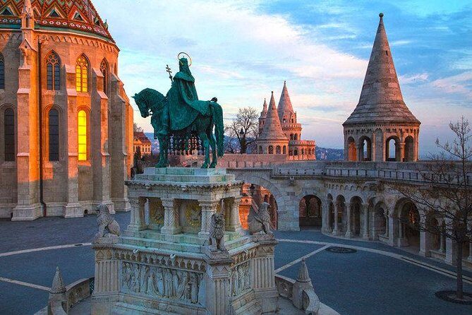 Buda Castle Walking Tour with Matthias church entry, Cake&Coffee - Cake&Coffee: the break that keeps the tour fun