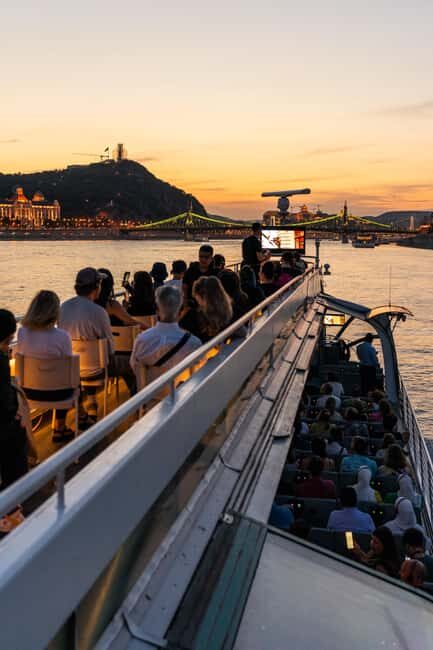 Budapest: 1-Hour Evening Sightseeing Cruise with Drink - Key things to know before you go