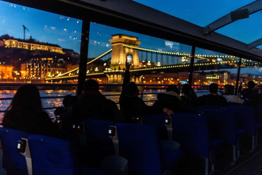 Budapest: 1-Hour Evening Sightseeing Cruise with Drink - The 1-Hour Route: What You’ll See Between Bridges and Castle Hill