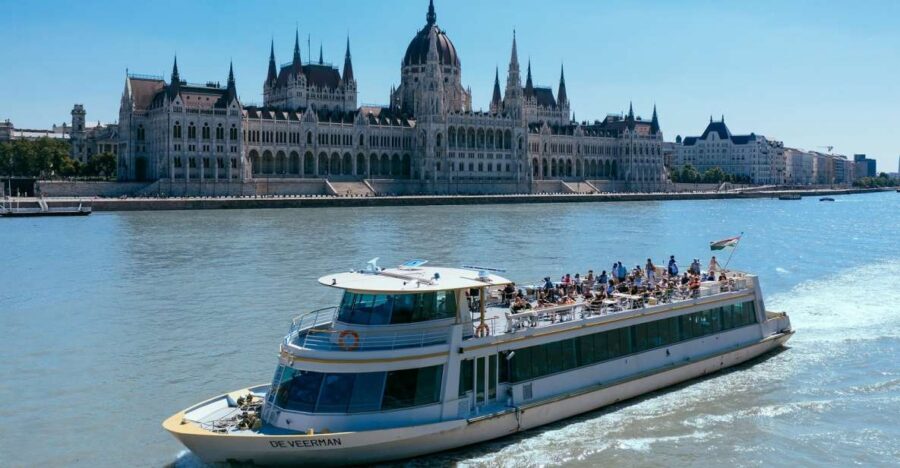 Budapest: 1-hour Sightseeing Danube River Cruise - Southbound Sights: Bridges, National Theater, and the Arts Palace