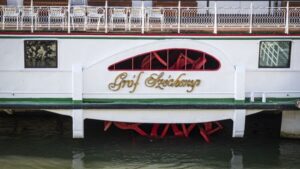 Budapest: 1 hr Sunshine Booze Cruise with Prosecco - The 1-hour Danube route: what you’ll actually get