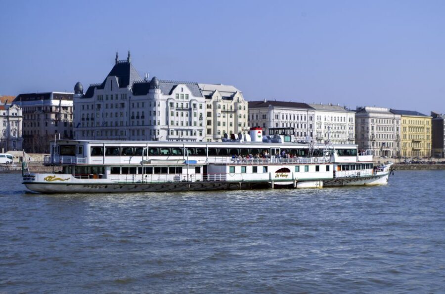 Budapest: 1 hr Sunshine Booze Cruise with Prosecco - Landmarks you’ll see: Parliament to the Citadella stretch