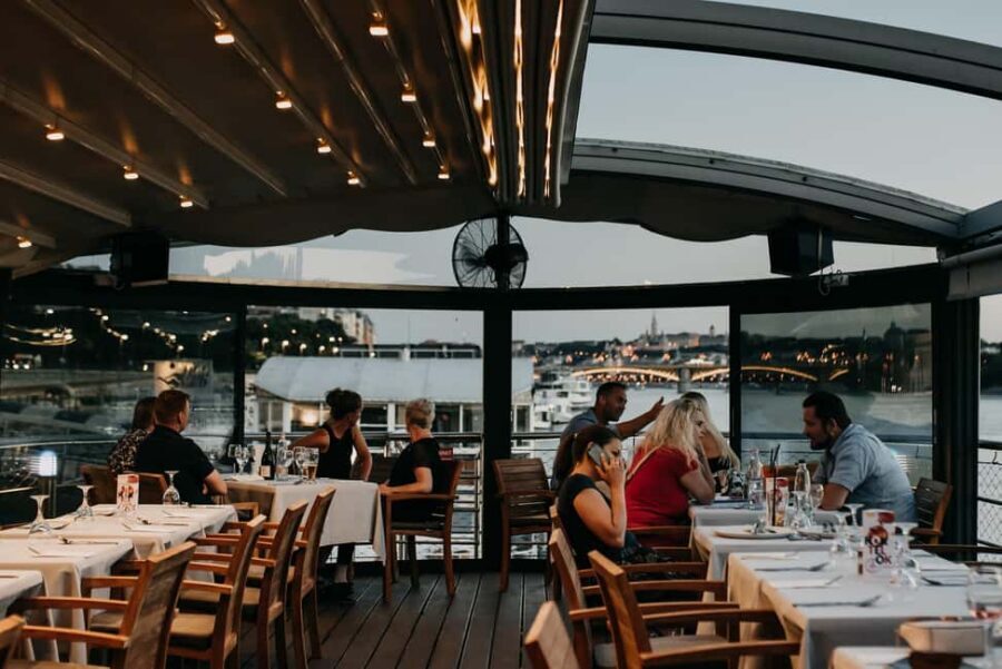 Budapest: 2-Course Dinner for 2 on a Boat Restaurant - Key things I’d circle before you go