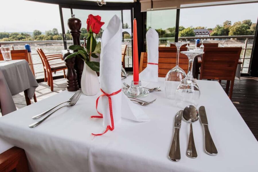 Budapest: 2-Course Dinner for 2 on a Boat Restaurant - Vogue Boat Restaurant on the Danube: the setting that drives the value