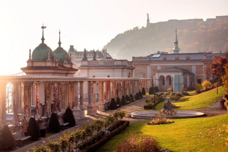 Budapest: 3-hour City Tour with Castle Walk + 1-hour Cruise - Starting at Eurama: timing the bus and meeting point
