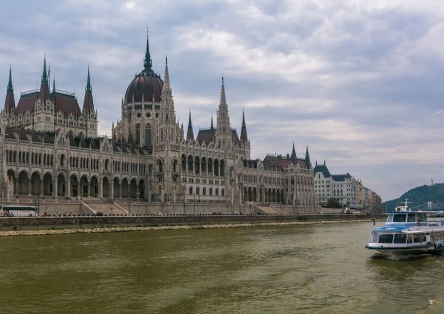 Budapest: 3-hour City Tour with Castle Walk + 1-hour Cruise - The Danube cruise from Vigadó tér Dock 6: how the river changes everything