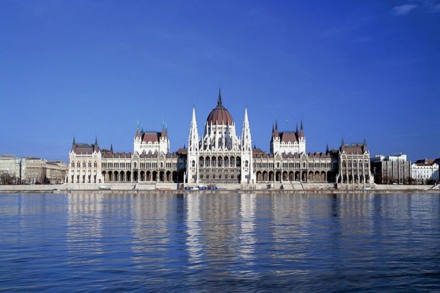 Budapest: 3-Hour Grand City Tour and Castle Walk - Opera and St Stephen’s Basilica: Final Looks Before the End