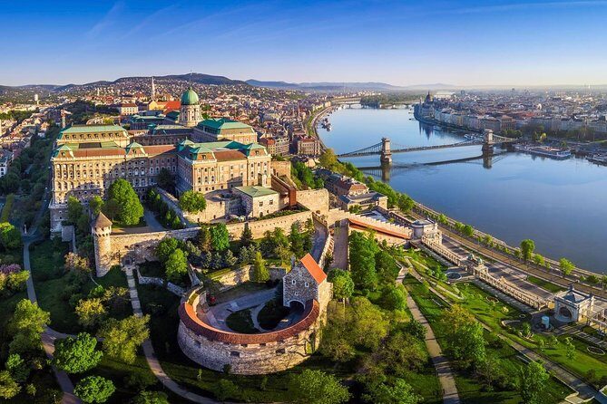 Budapest: 3-Hour Live-guided Bus Tour and 1-hour River Cruise - Heroes’ Square and the Millennium Memorial: the fast history stop