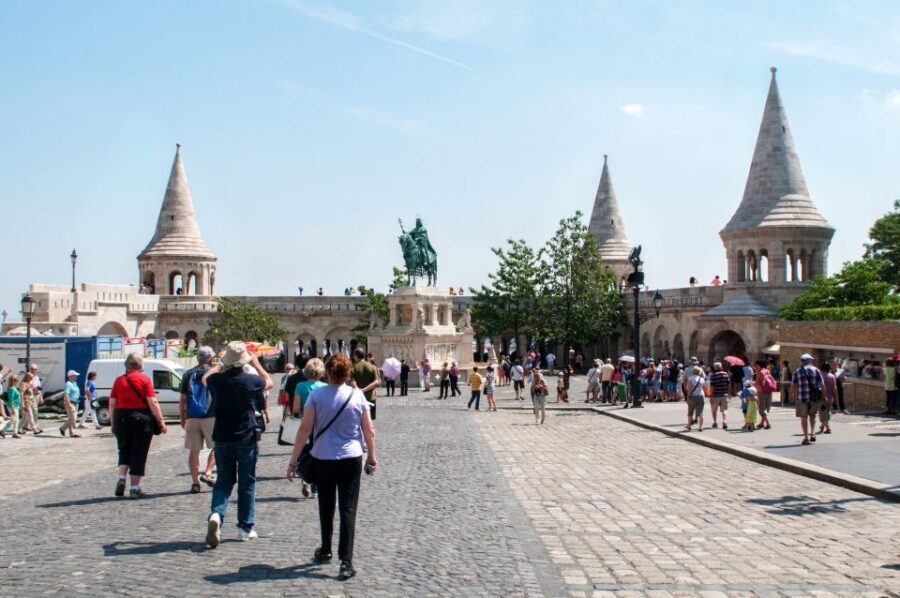 Budapest: 3-Hour Live Guided Sightseeing Tour - Elizabeth Bridge and the Danube crossing: where the photos come from