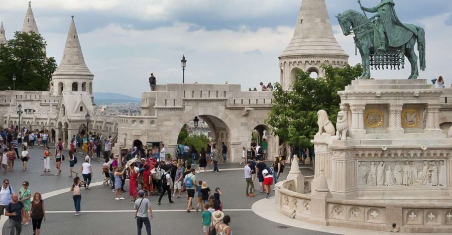 Budapest 3-Hour Walking Tour in Italian - Meeting by St. Stephen’s Basilica (and why that’s a good start)