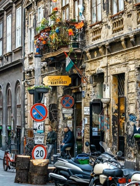 Budapest: Alternative Street Art & Jewish Tour - Price and value: what $23 buys in real time