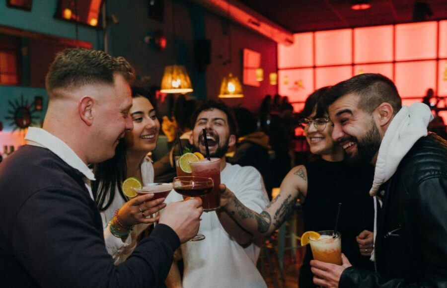 Budapest: Bar Crawl with a Local Guide - A 3-Hour Budapest Bar Crawl With Fröccs at the Center