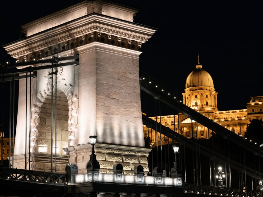 Budapest: BBQ Dinner Cruise w/ Live Music & Unlimited Drinks - Who this cruise fits best