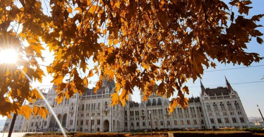 Budapest: Best of Downtown and Jewish Quarter Tour - Parliament Building and Szabadság Square: Budapest’s power, framed for photos