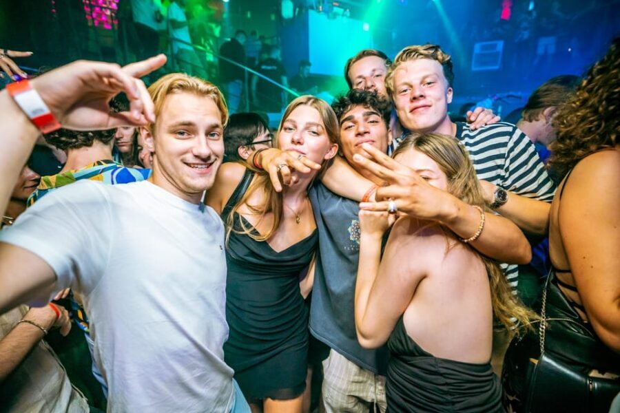Budapest: Boat Party with option of Unlimited Drinks - Who this boat party is best for