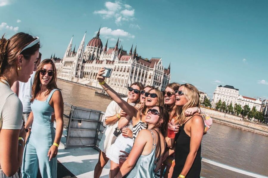 Budapest: Boat Party with option of Unlimited Drinks - The Danube at night is why this works