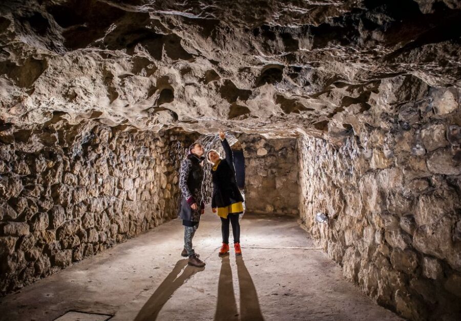 Budapest: Buda Castle Cave Tour - What to wear: cold cave, possible muddy spots