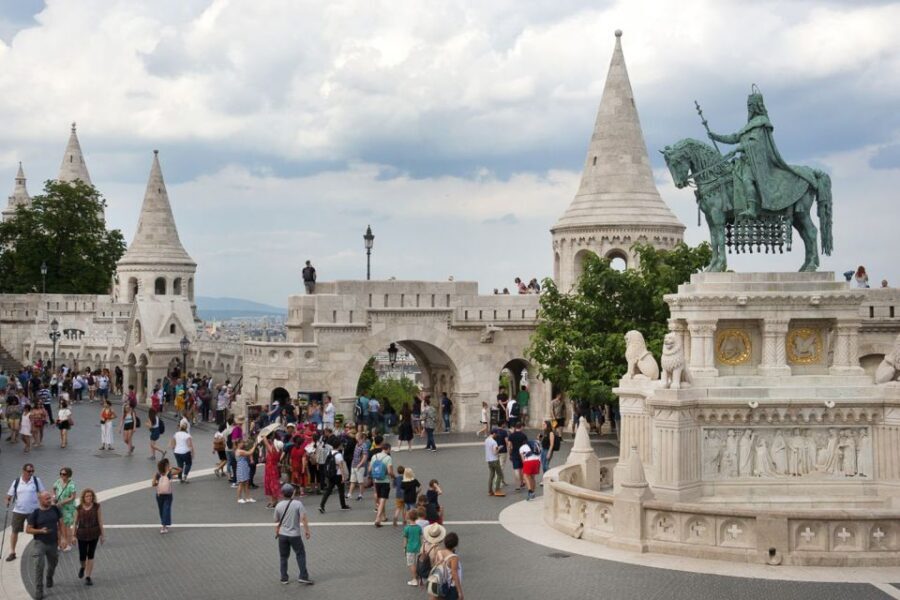 Budapest: Buda Castle District Walking Tour - Starting at Szentháromság Square: the easiest way to begin
