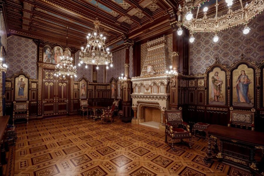 Budapest: Buda Castle Walk with Saint Stephen's Hall - Key reasons this walk is worth your time