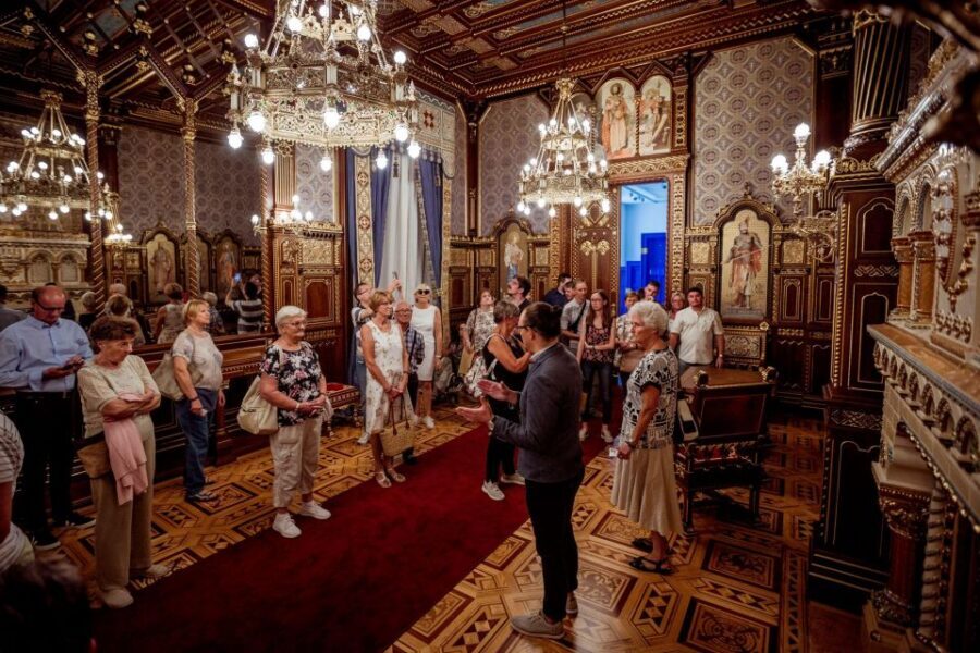 Budapest: Buda Castle Walk with Saint Stephen's Hall - St. Stephen’s Hall alone is impressive—this tour gives it meaning
