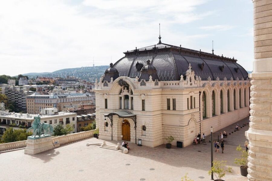 Budapest: Buda Castle Walking Tour & Folk Music Performance - Matthias Church and Fisherman’s Bastion: the showpiece stop with purpose