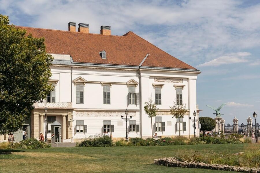 Budapest: Buda Castle Walking Tour & Folk Music Performance - Government buildings and the Pest-side view: the moment the city opens