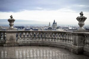 Budapest: Buda Castle Walking Tour in German - Starting at Szentháromság tér: where the story begins