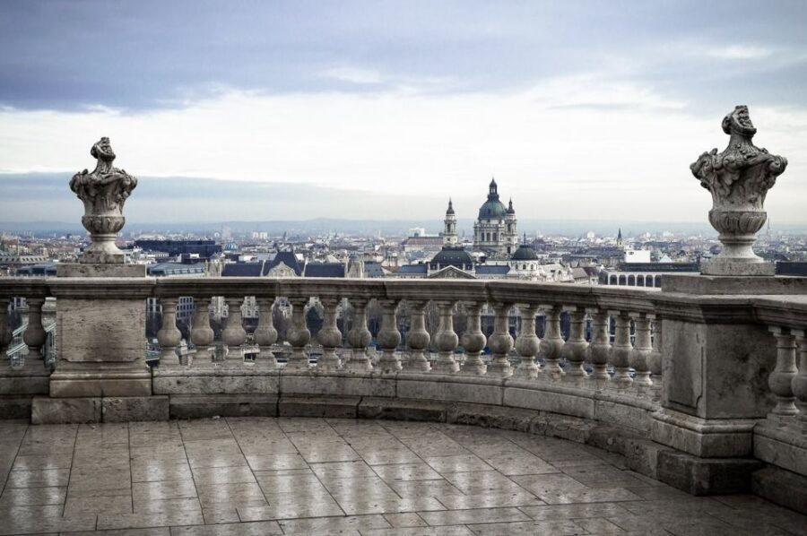 Budapest: Buda Castle Walking Tour in German - Starting at Szentháromság tér: where the story begins