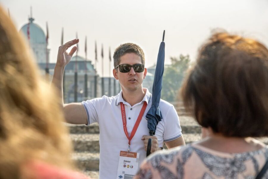 Budapest: Buda Walking Tour - Walking hidden alleyways and finding the red-tiled streets