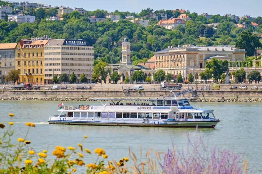 Budapest By Night Sightseeing Cruise - The one thing you should plan around: no audio guide