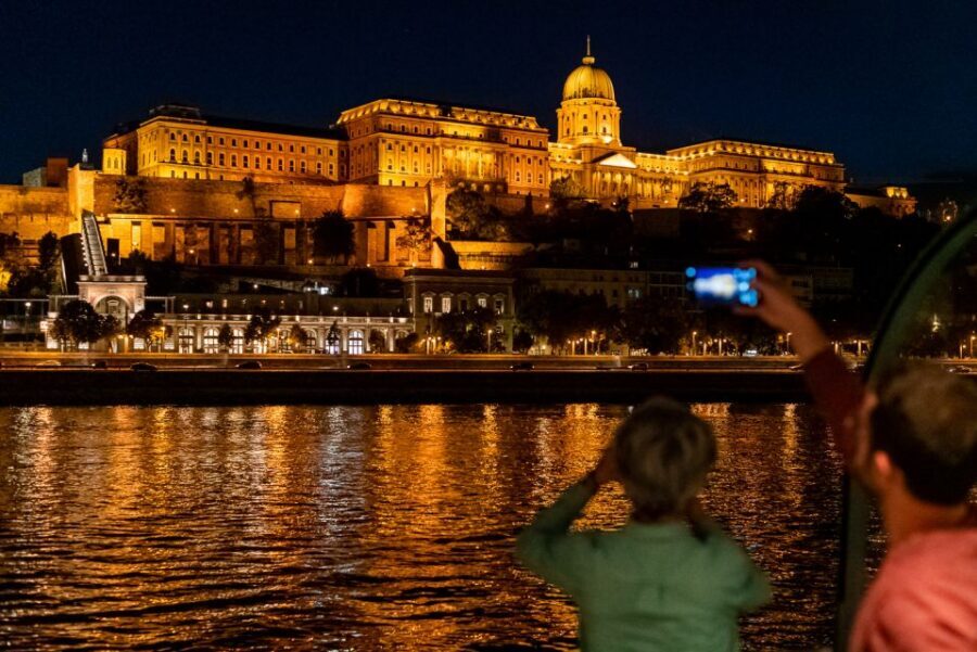 Budapest: Candlelit Dinner River Cruise with Live Music - Key things to know before you go