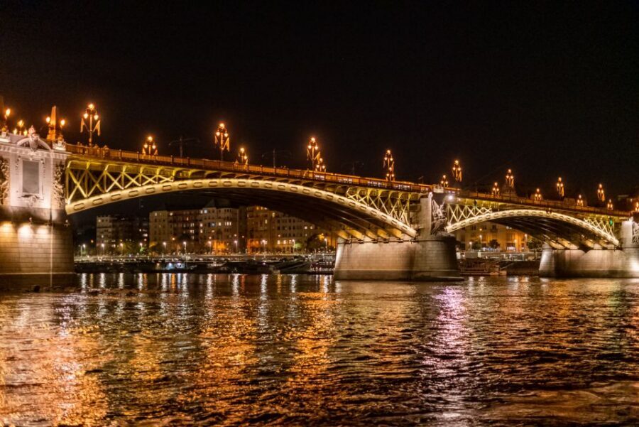 Budapest: Candlelit Dinner River Cruise with Live Music - The Danube route at night: what you’ll see in order