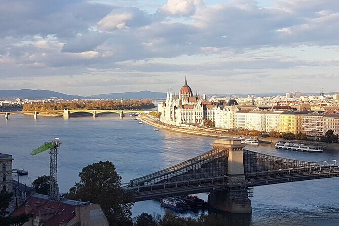 Budapest Castle District Walking Tour - Stop 4: Medieval Jewish Prayer House and baroque surroundings