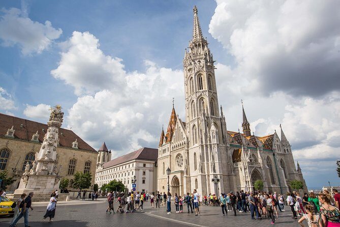 Budapest Castle Walk - Castle Garden and the presidential neighborhood you might not notice