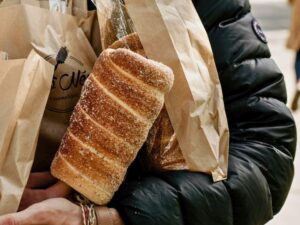 Budapest: Chimney Cake Workshop in City Park - Finding the Workshop: Kató Néni Finomságai and the Small White Buildings