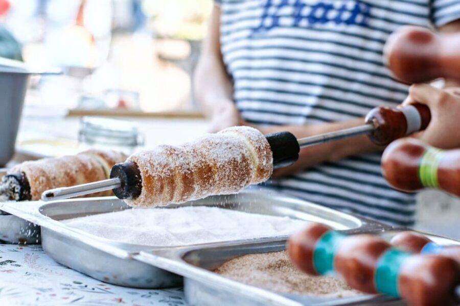 Budapest: Chimney Cake Workshop in City Park - Eating Your Work in City Park: Coffee, Tea, and a Place to Plan
