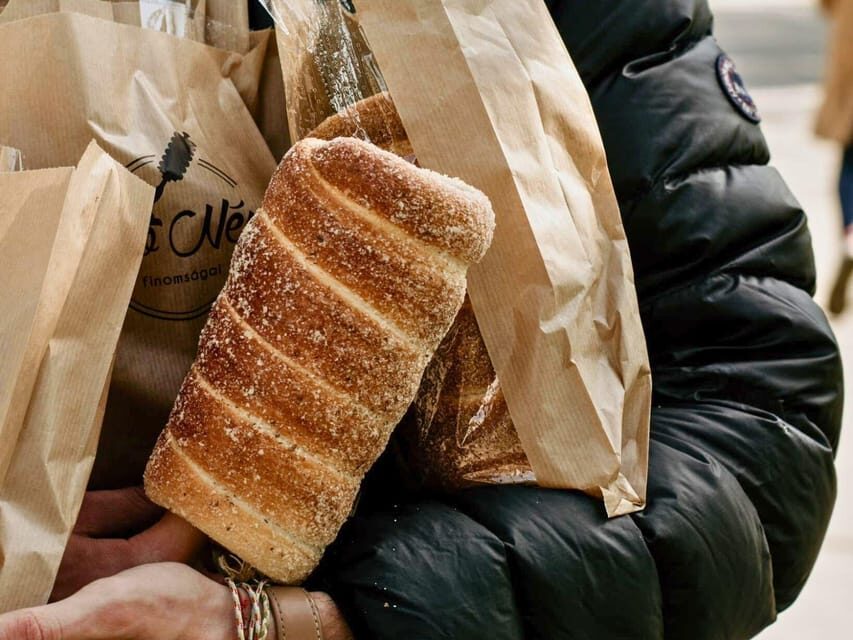 Budapest: Chimney Cake Workshop in City Park - Finding the Workshop: Kató Néni Finomságai and the Small White Buildings